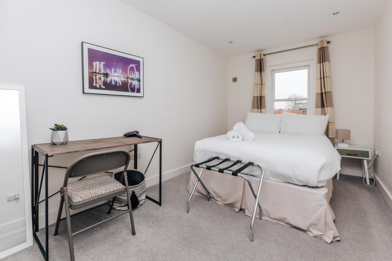 Central Modern Flat For 4-6 & Dedicated Parking 헨리온템스 외부 사진