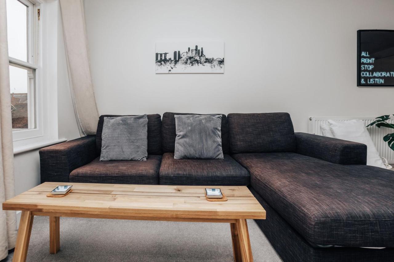 Central Modern Flat For 4-6 & Dedicated Parking 헨리온템스 외부 사진