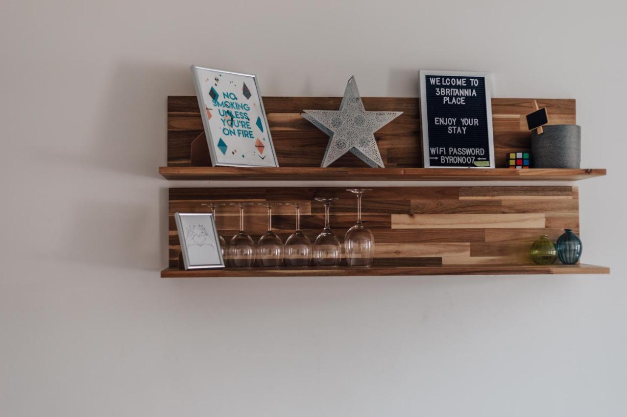 Central Modern Flat For 4-6 & Dedicated Parking 헨리온템스 외부 사진